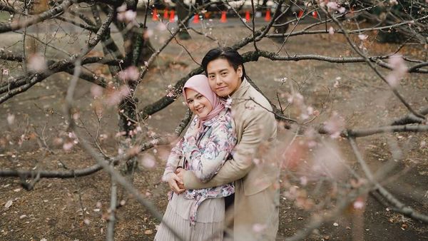 7 Potret Pasangan Artis Cantik yang Pilih Jadi Mualaf Sebelum Menikah