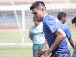 Ketemu Mantan, Bek Persib Bandung Ini Bertekad Taklukkan Madura United