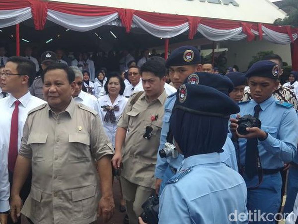Menhan Prabowo Pamerkan Prestasi Alumni SMA Taruna Nusantara Menhan Prabowo Pamerkan Prestasi Alumni SMA Taruna Nusantara