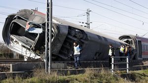 2 Orang Tewas dan Puluhan Terluka Imbas Kecelakaan Kereta di Italia