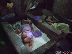 Miris, Begini Keseharian Kakak-Adik Buta dan Lumpuh Tinggal di Bilik Pengap