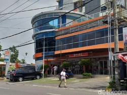 Polda Metro Jaya Gerebek Pabrik Ganja Sintetis di Surabaya