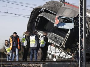Video Kereta Berkecepatan Tinggi di Italia Anjlok, 2 Orang Tewas