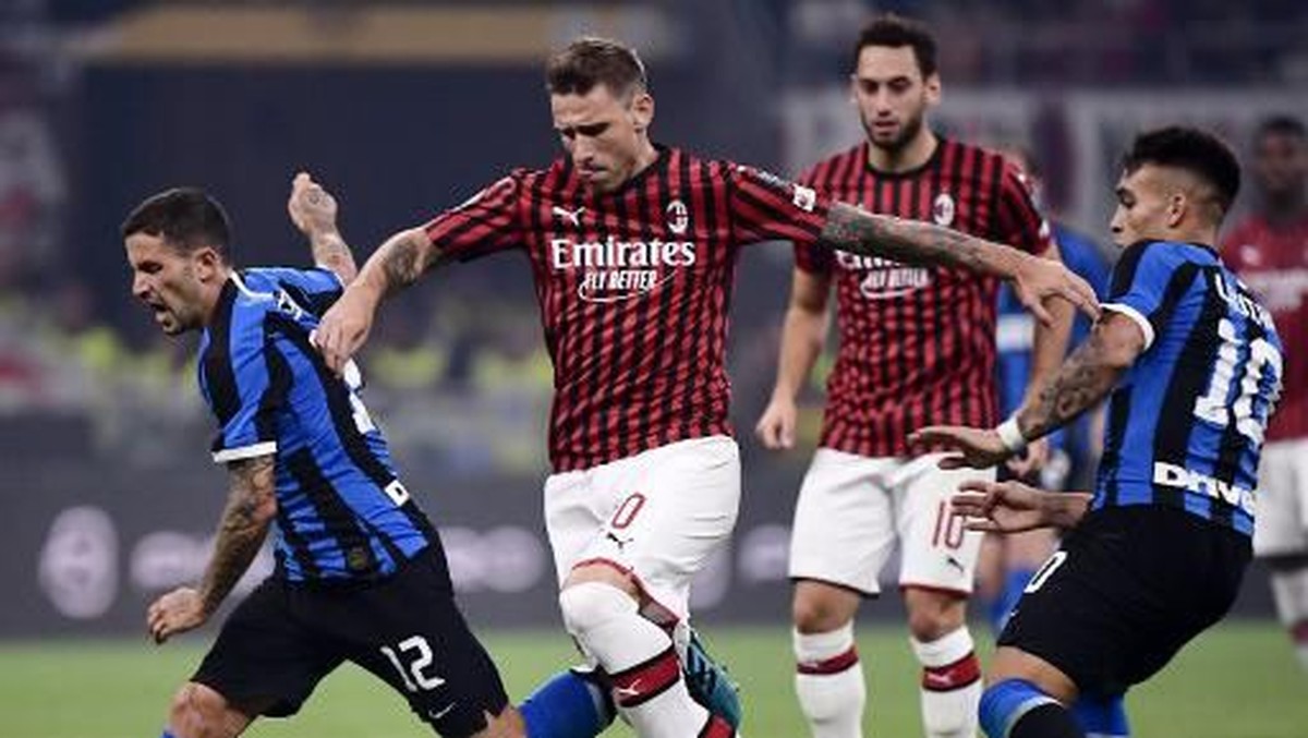 AC Milan vs Inter Milan akan tersaji secara virtual akhir pekan ini. (Foto: Marco Bertorello / AFP)