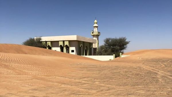 Foto Desa Terkubur nan Mempesona dari Dubai