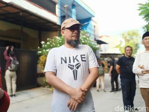 Tak Ikut Rekonstruksi, Novel Terlihat Keluar Dari Rumahnya Tak Ikut Rekonstruksi, Novel Terlihat Keluar Dari Rumahnya