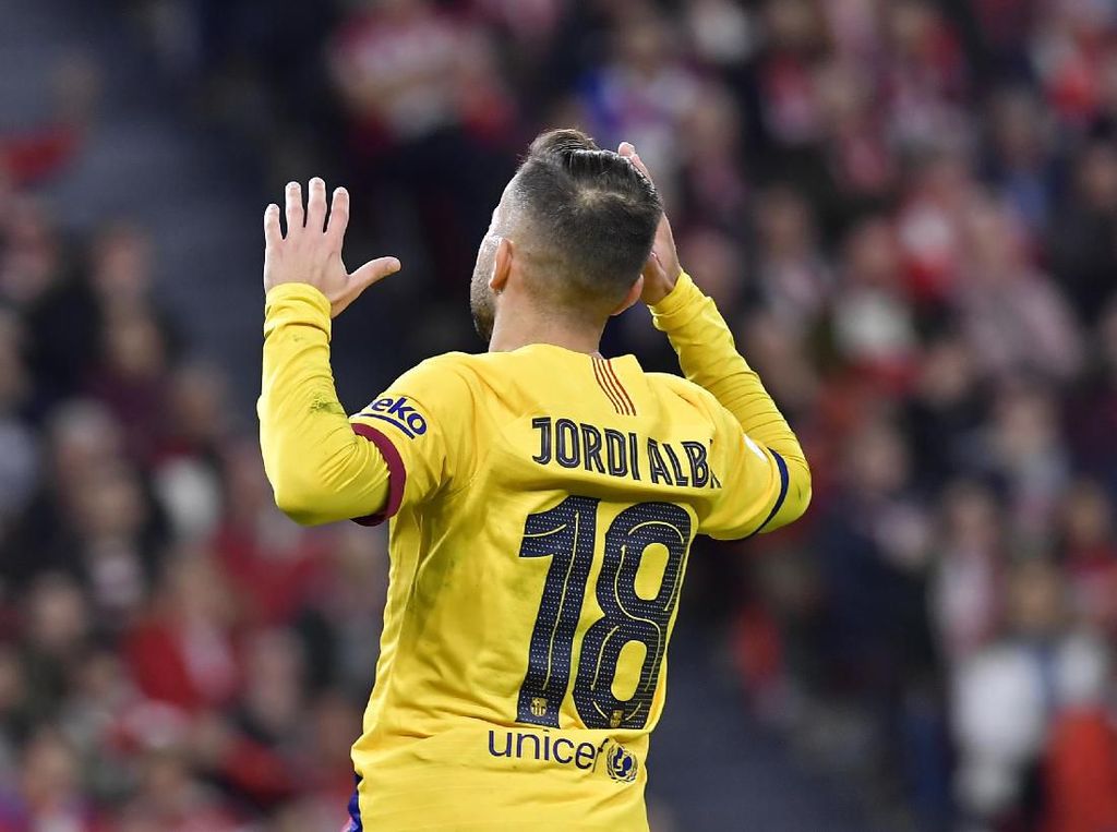Jordi Alba Ikutan Semprot Abidal! Jordi Alba Ikutan Semprot Abidal!