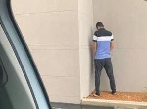 Sopir Uber Dikecam Warga Sydney karena Pipis Sembarangan Depan Rumah Mereka Sopir Uber Dikecam Warga Sydney karena Pipis Sembarangan Depan Rumah Mereka