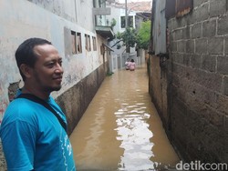 Banjir Rendam Kawasan Cililitan Jaktim, Ketinggian Air 1 Meter
