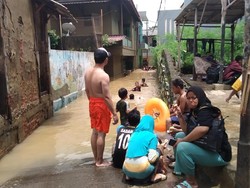 Banjir di Cawang Belum Surut dari Kemarin, Ketinggian Air 30 Cm