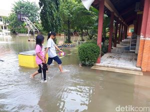Diguyur Hujan Deras, SMPN 34 Semarang Kebanjiran