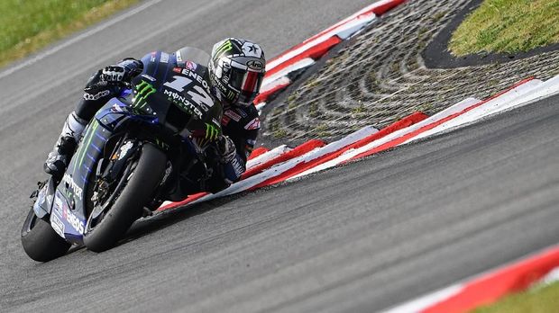 Monster Energy Yamaha's Spanish rider Maverick Vinales steers through a corner during the second day of the pre-season MotoGP winter test at the Sepang International Circuit in Sepang on February 8, 2020. (Photo by Mohd RASFAN / AFP)