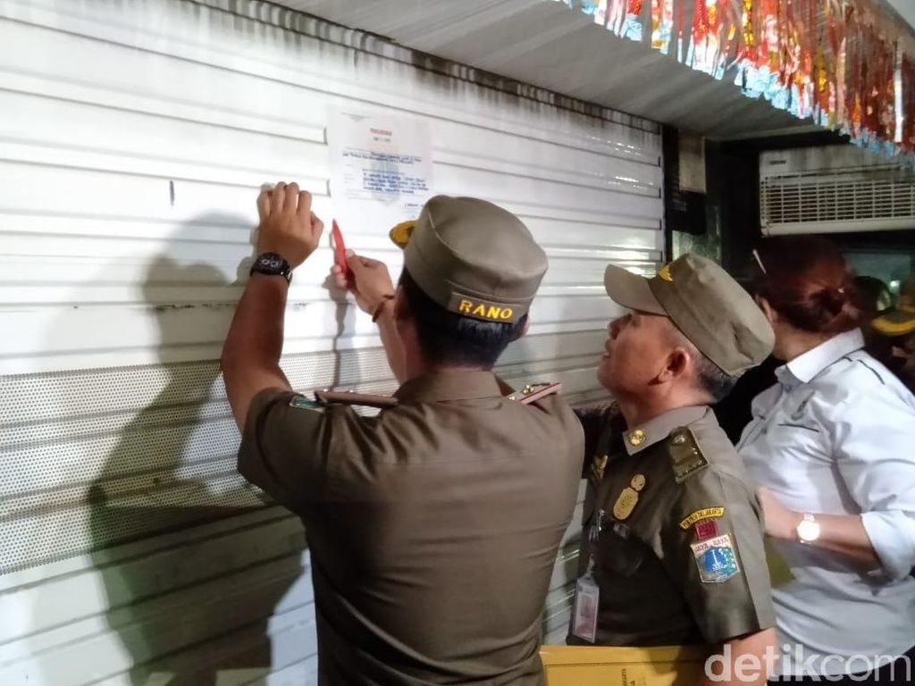 Ditutup Anies, Diskotek Golden Crown Disegel Satpol PP Ditutup Anies, Diskotek Golden Crown Disegel Satpol PP