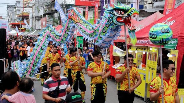 Potret Semarak Cap Go Meh di Sejumlah Daerah Indonesia