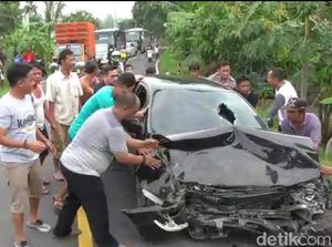 Mobil Kadis Pertanian Pangandaran Tabrakan Beruntun, Satu Penumpang Luka
