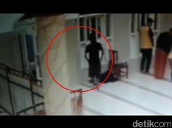 Terekam CCTV, Pura-pura Mau Salat Malah Gondol Tas Jamaah