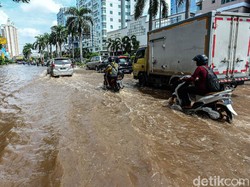 Bisnis di Jakarta Lumpuh Gara-gara Banjir!