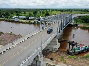 Ada Jembatan Antang, Warga Kalsel Tak Perlu Lewat Sungai