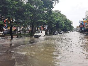 Banjir di Jalan Kalimalang, Motor Boleh Masuk Tol Becakayu