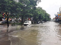 Banjir di Jalan Kalimalang, Motor Boleh Masuk Tol Becakayu