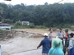 Banjir Bandang Terjang Sijunjung Sumbar
