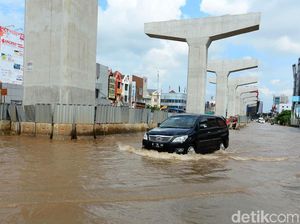 Lagi, Banjir Rendam Jalan Boulevard Barat Kelapa Gading