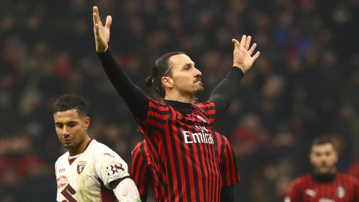 MILAN, ITALY - JANUARY 28:  Zlatan Ibrahimovic of AC Milan celebrates his goal during the Coppa Italia Quarter Final match between AC Milan and Torino at San Siro on January 28, 2020 in Milan, Italy.  (Photo by Marco Luzzani/Getty Images)