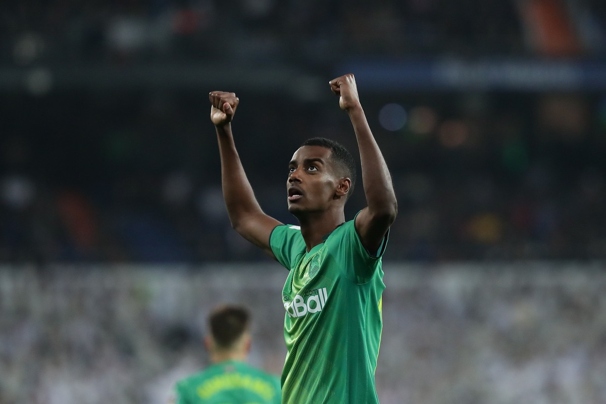 Mengenal Isak yang Menghancurkan Real Madrid (Arroyo Moreno/Getty Images)