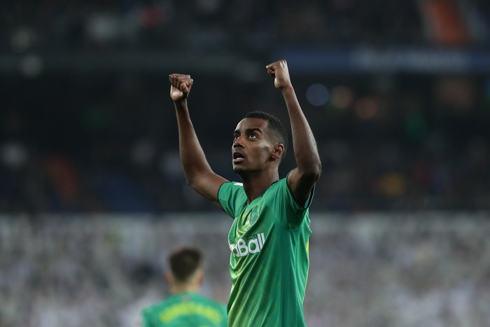 MADRID, SPAIN - FEBRUARY 06: Alexander Isak of Real Sociedad de Futbol celebrates during the Copa del Rey quarter final match between Real Madrid and Real Sociedad de Futbol at Estadio Santiago Bernabeu on February 06, 2020 in Madrid, Spain. (Photo by Gonzalo Arroyo Moreno/Getty Images)