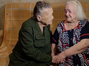 78 Tahun Terpisah Akibat Perang Dunia, Kakak-Beradik Akhirnya Bertemu Lagi