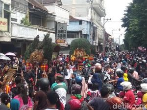 Potret Meriahnya Pawai Cap Go Meh di Magelang