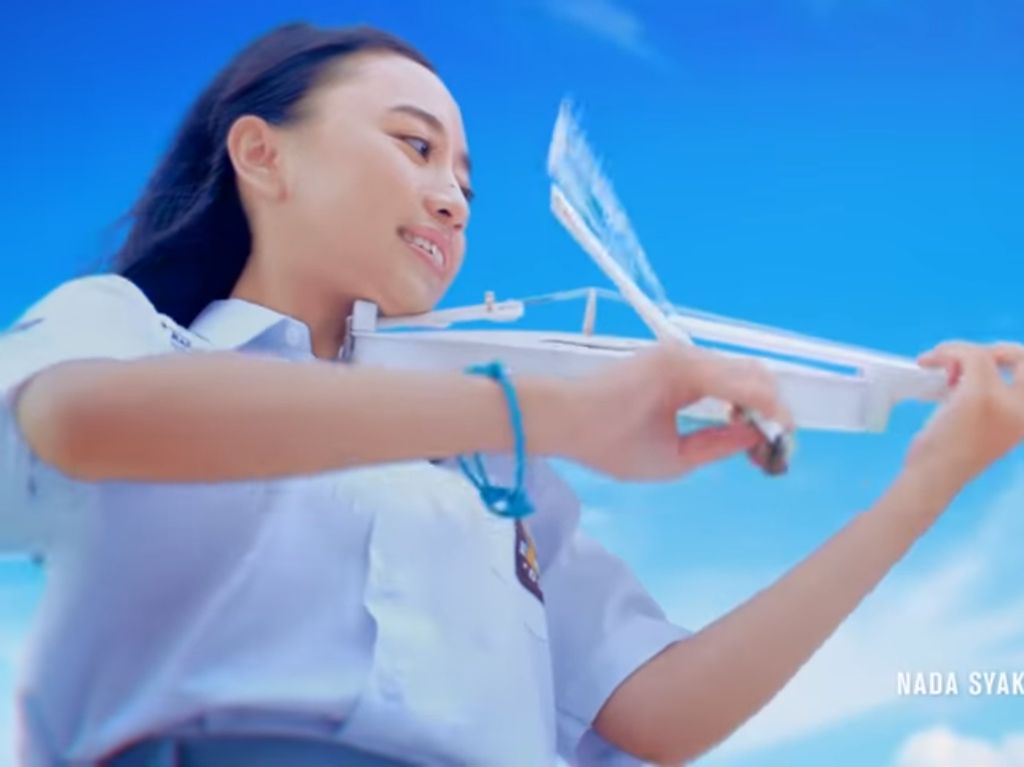 Mimpi Gadis SMA Jadi Bintang Violin di Iklan Pocari Sweat Mimpi Gadis SMA Jadi Bintang Violin di Iklan Pocari Sweat