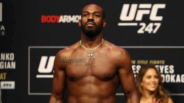HOUSTON, TEXAS - FEBRUARY 07: Jon Jones steps on the scale during the UFC 247 ceremonial weigh-in at Toyota Center on February 07, 2020 in Houston, Texas.   Ronald Martinez/Getty Images/AFP