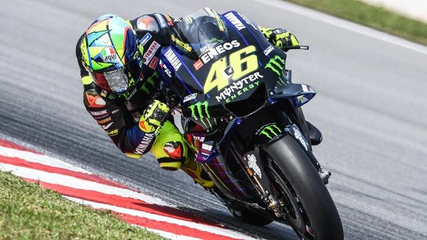 Monster Energy Yamaha's Italian rider Valentino Rossi steers through a corner during the second day of the pre-season MotoGP winter test at the Sepang International Circuit in Sepang on February 8, 2020. (Photo by Mohd RASFAN / AFP)