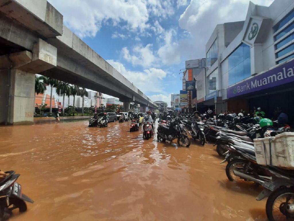 AEON Mall JGC Cakung Diserang, Apa Sih Penyebab Banjir?