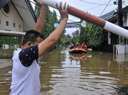 4 Langkah Penting Supaya Nggak Tersetrum Saat Banjir