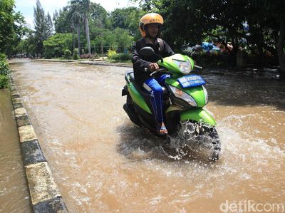 Bak Sungai, Begini Penampakan Banjir di Jalan Sunter Permai Raya