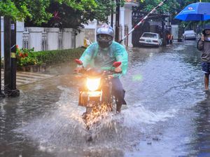 Motor Wajib Dicuci Sehabis Kehujanan? Ini 5 Tips Perawatan di Musim Hujan