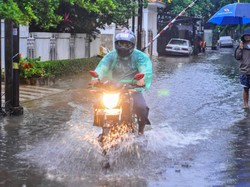 Motor Wajib Dicuci Sehabis Kehujanan? Ini 5 Tips Perawatan di Musim Hujan