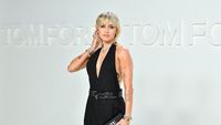Foto: Miley Cyrus Eksis Lagi di Red Carpet Setelah Resmi Cerai