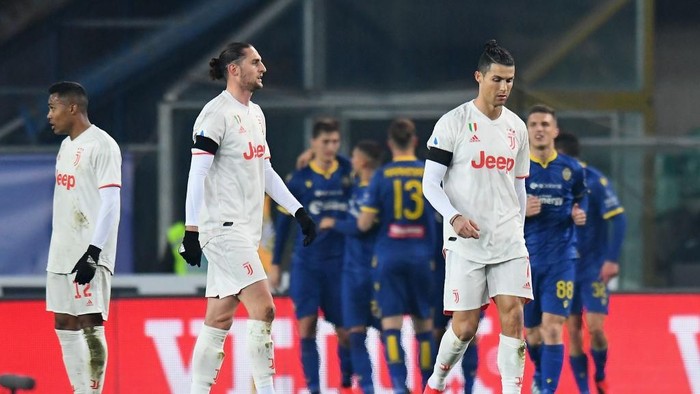 VERONA, ITALY - FEBRUARY 08: Cristiano Ronaldo of Juventus  shows his dejection  during the Serie A match between Hellas Verona and  Juventus at Stadio Marcantonio Bentegodi on February 8, 2020 in Verona, Italy.  (Photo by Alessandro Sabattini/Getty Images)