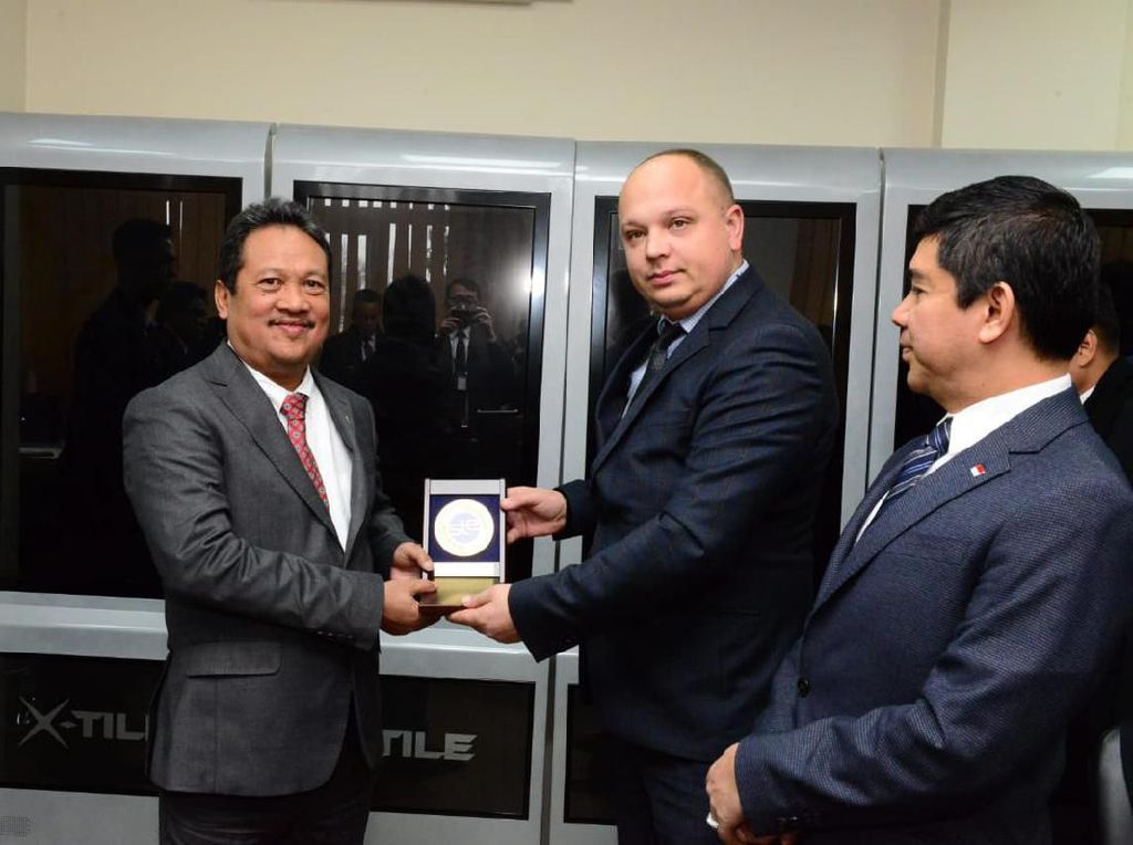 RI-Ukraina Kerja Sama, Wamenhan Minta Pindad Serius Garap Kendaraan Tempur RI-Ukraina Kerja Sama, Wamenhan Minta Pindad Serius Garap Kendaraan Tempur
