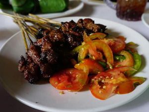 Mencicipi Ikon Kuliner Purwakarta, Sate Maranggi