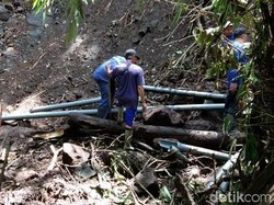 Pipa PDAM Rusak Tersapu Banjir, Suplai Air ke 4 Kecamatan Mojokerto Putus