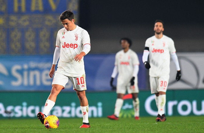 VERONA, ITALY - FEBRUARY 08: Paulo Dybala of Juventus  shows his dejection during the Serie A match between Hellas Verona and  Juventus at Stadio Marcantonio Bentegodi on February 8, 2020 in Verona, Italy.  (Photo by Alessandro Sabattini/Getty Images)