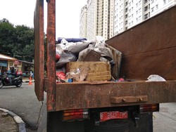 Sampah Jadi Kendala Utama Penyedotan Banjir Underpass Kemayoran