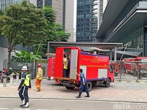 Ruangan di Lantai 58 Menara Astra Terbakar, 11 Mobil Damkar Meluncur Ruangan di Lantai 58 Menara Astra Terbakar, 11 Mobil Damkar Meluncur