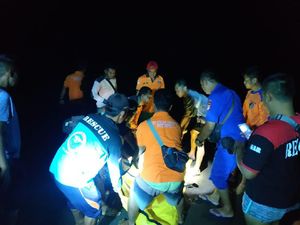 7 Mahasiswa Terseret Ombak di Parangtritis, Satu Tewas-Satu Hilang 7 Mahasiswa Terseret Ombak di Parangtritis, Satu Tewas-Satu Hilang