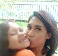 Karen Pooroe dan anak