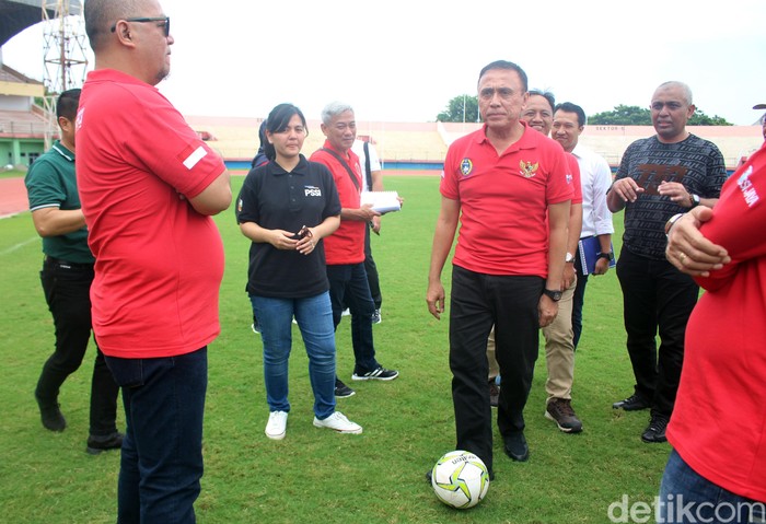 Ketum PSSI Mochamad Iriawan meninjau Stadion Gelora Delta yang rencana dipakai sebagai stadion pendamping venue Piala Dunia U-20 2021. Hasilnya memuaskan.